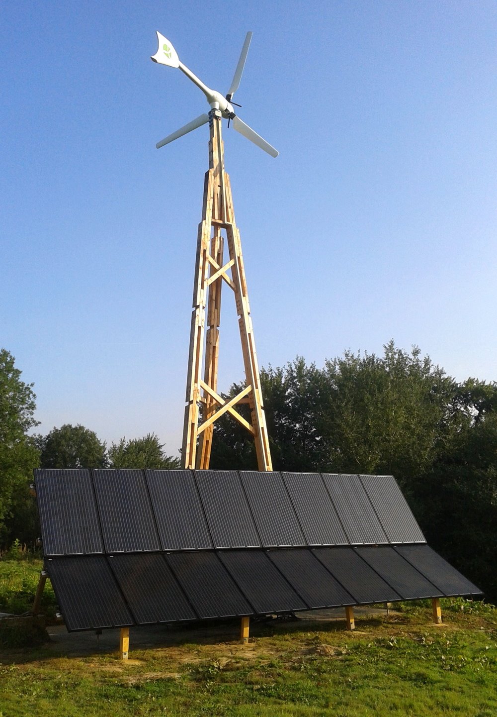 Kombinera solceller och vindkraftverk